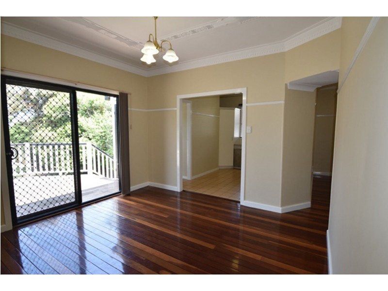 16 Barry Street, Mount Lofty QLD 4350