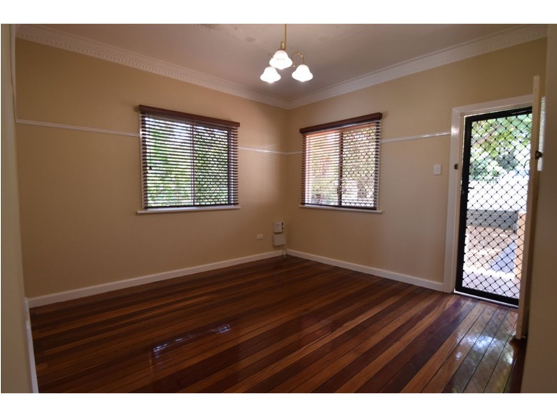 16 Barry Street, Mount Lofty QLD 4350