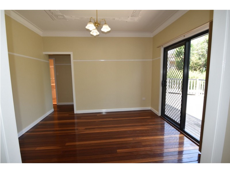 16 Barry Street, Mount Lofty QLD 4350