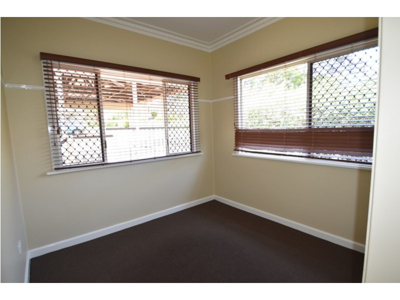 16 Barry Street, Mount Lofty QLD 4350