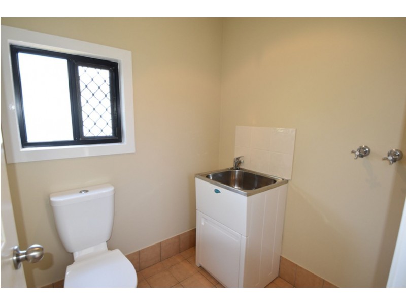 16 Barry Street, Mount Lofty QLD 4350