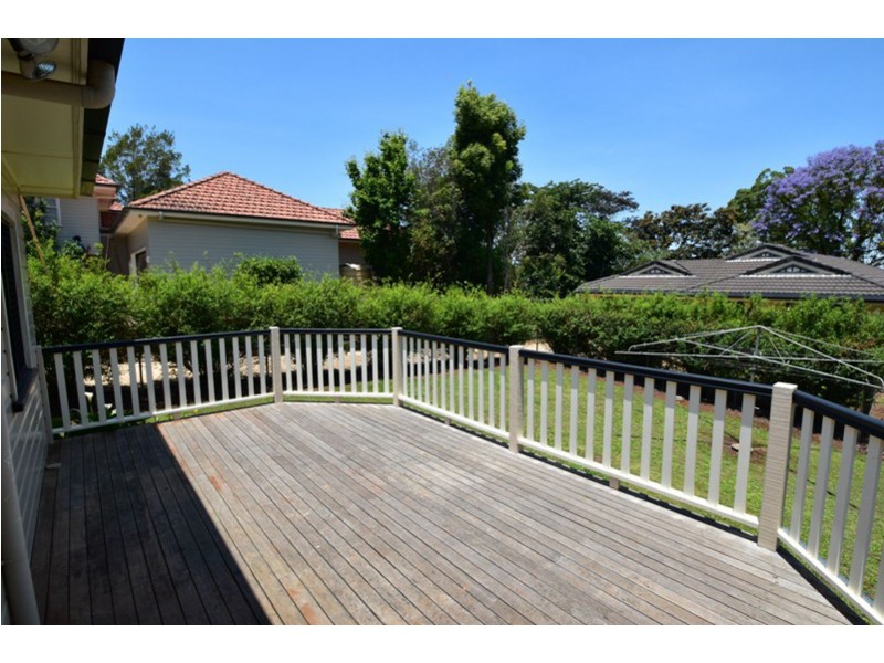 16 Barry Street, Mount Lofty QLD 4350