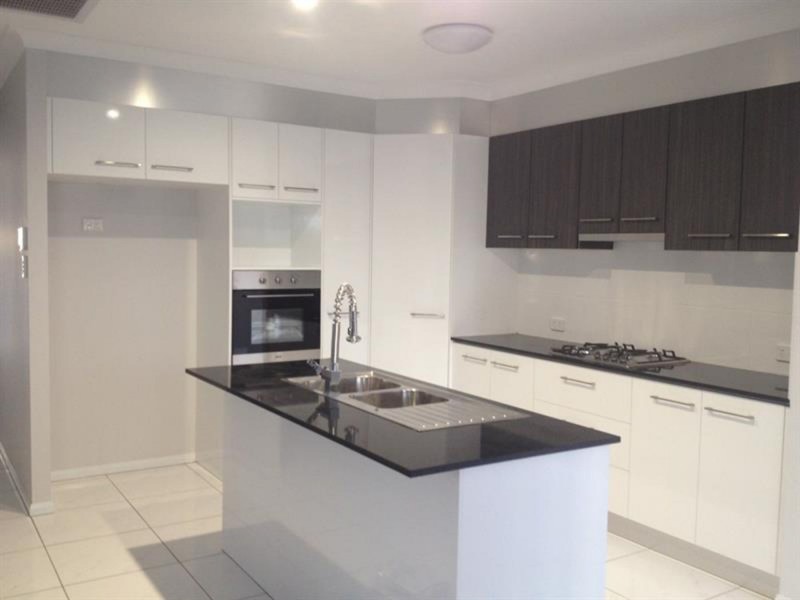 2/412A Mackenzie Street, Middle Ridge QLD 4350