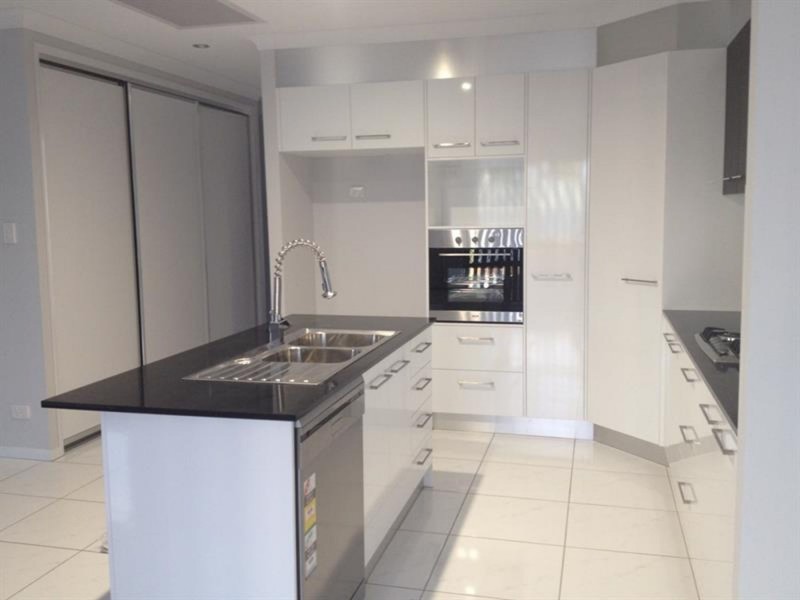 2/412A Mackenzie Street, Middle Ridge QLD 4350