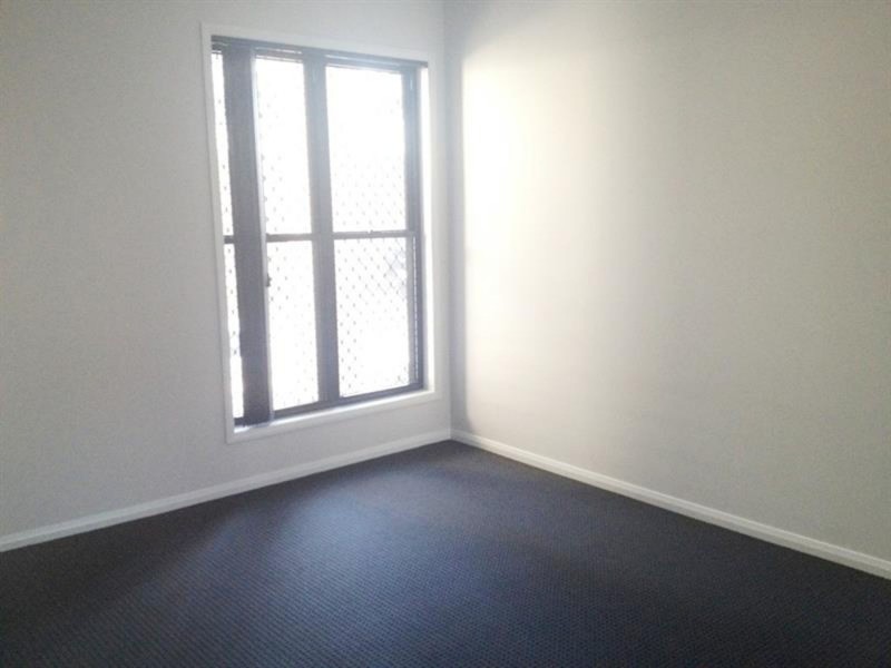 2/412A Mackenzie Street, Middle Ridge QLD 4350