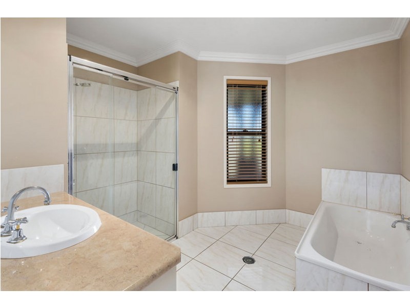 10 Lachlan Way, Placid Hills QLD 4343
