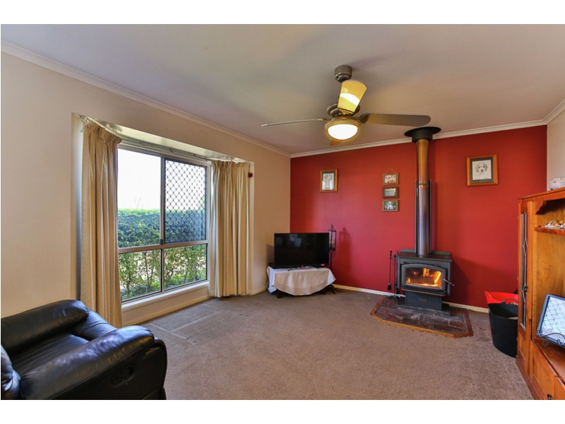 33 Gainsborough Drive, Glenvale QLD 4350