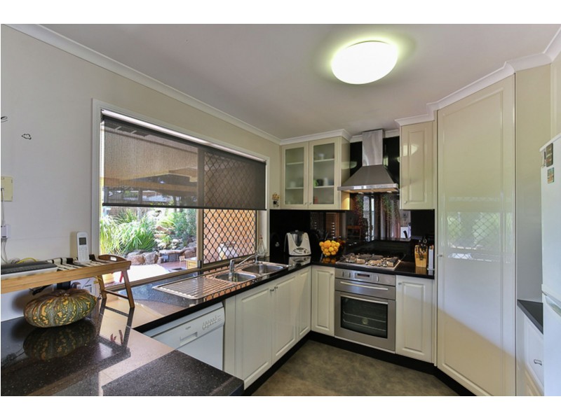 33 Gainsborough Drive, Glenvale QLD 4350