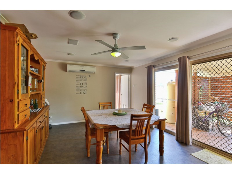 33 Gainsborough Drive, Glenvale QLD 4350