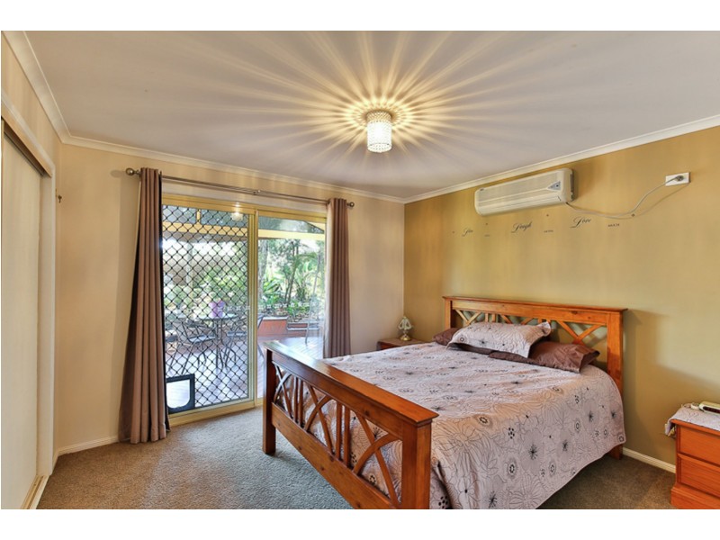 33 Gainsborough Drive, Glenvale QLD 4350