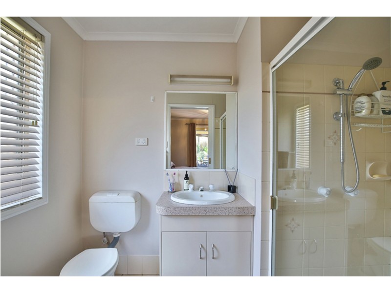 33 Gainsborough Drive, Glenvale QLD 4350