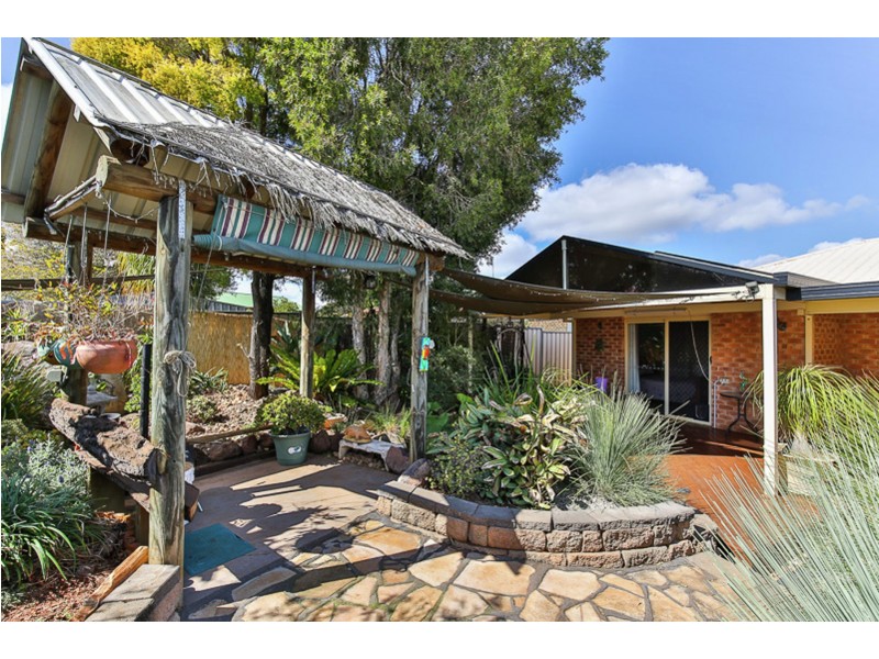 33 Gainsborough Drive, Glenvale QLD 4350