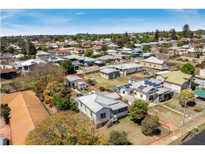 102 Holberton Street, Newtown QLD 4350