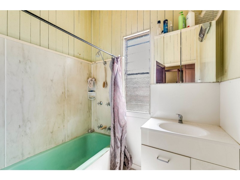 102 Holberton Street, Newtown QLD 4350