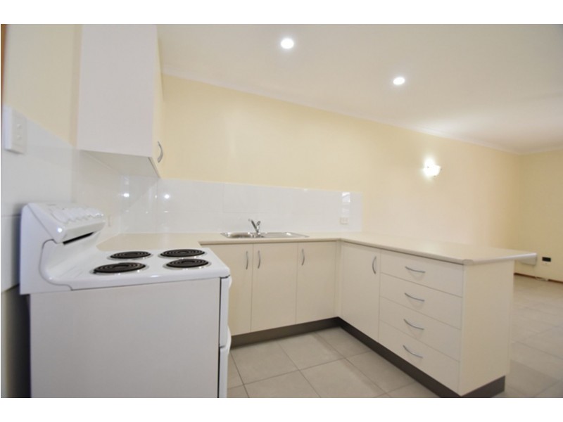 2/756 Ruthven Street, South Toowoomba QLD 4350