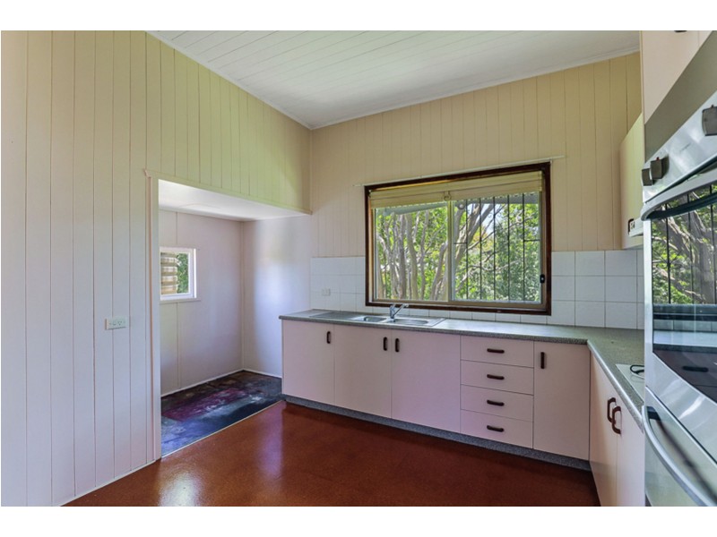 1 Llewellyn Street, Centenary Heights QLD 4350