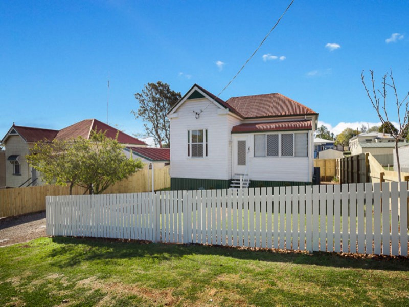 9 Kelfield Street, North Toowoomba QLD 4350