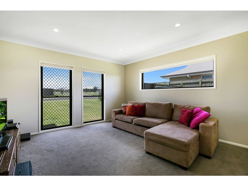 52 Edwin Street, Westbrook QLD 4350