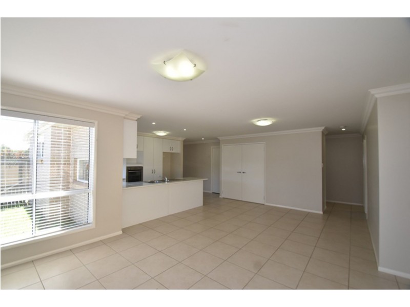 5 Nabiac Close, Kearneys Spring QLD 4350
