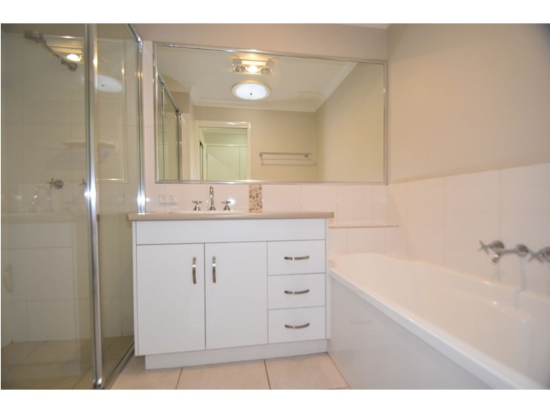 5 Nabiac Close, Kearneys Spring QLD 4350