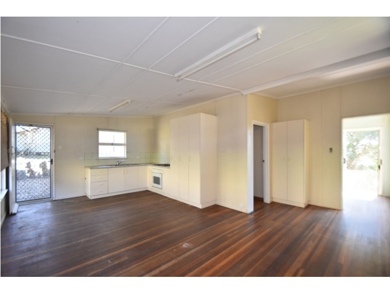 21a West Street, Newtown QLD 4350