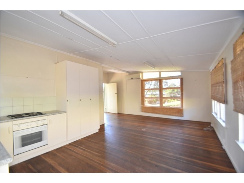 21a West Street, Newtown QLD 4350