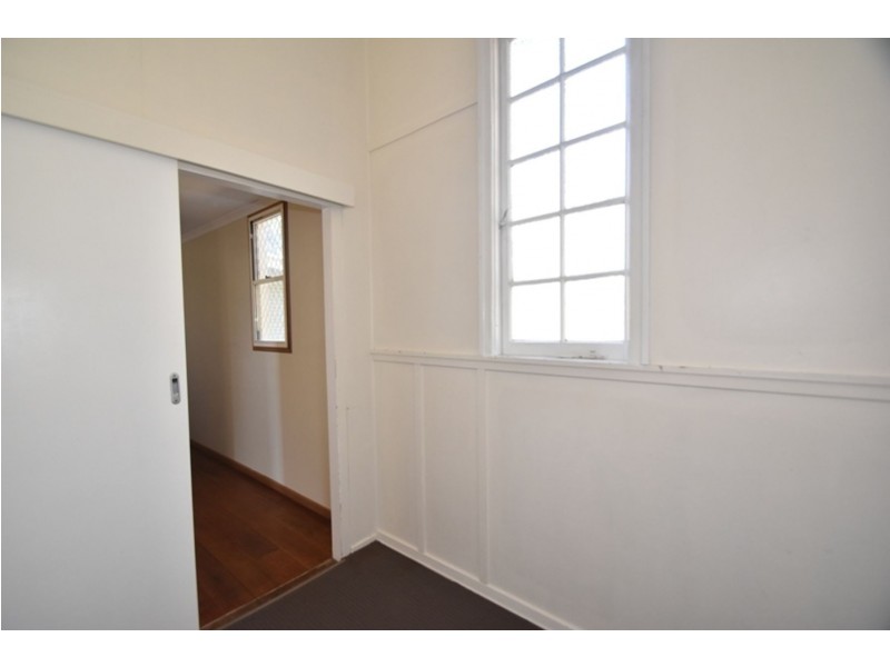 21a West Street, Newtown QLD 4350