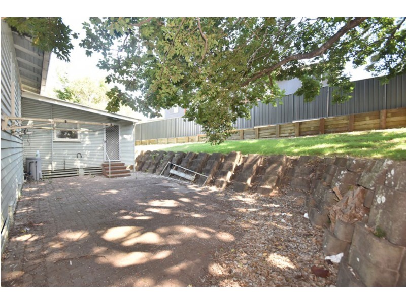 21a West Street, Newtown QLD 4350