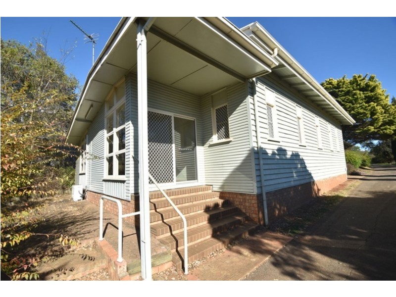 21a West Street, Newtown QLD 4350