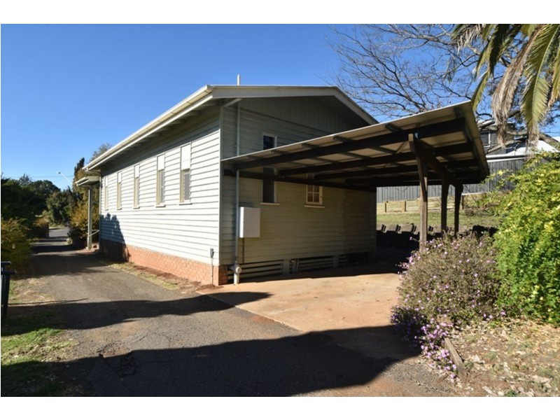 21a West Street, Newtown QLD 4350