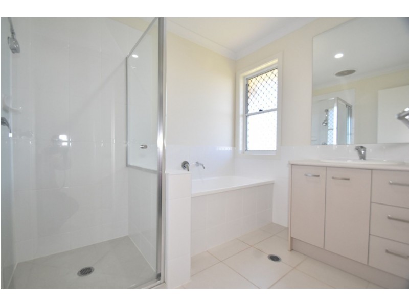 68 Wandsworth Street, Cranley QLD 4350