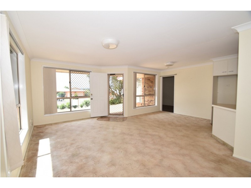 2/4 Araluen Court, Kearneys Spring QLD 4350