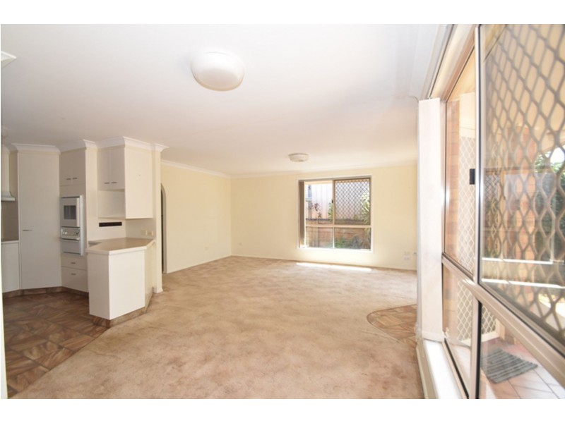2/4 Araluen Court, Kearneys Spring QLD 4350