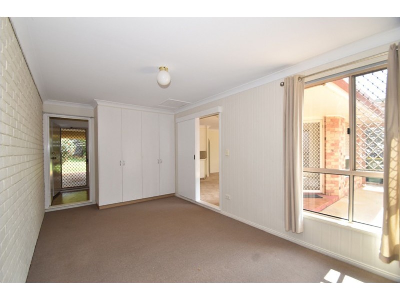 2/4 Araluen Court, Kearneys Spring QLD 4350
