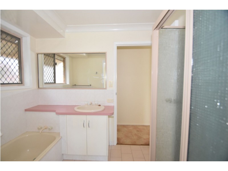 2/4 Araluen Court, Kearneys Spring QLD 4350