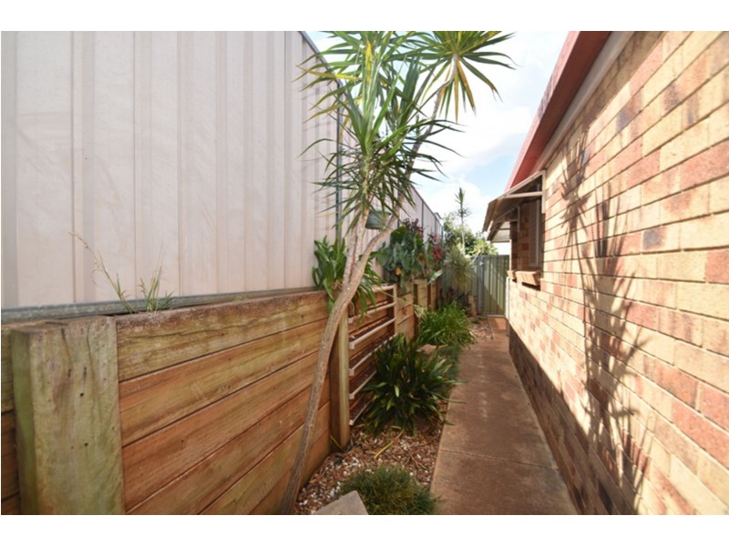 2/4 Araluen Court, Kearneys Spring QLD 4350