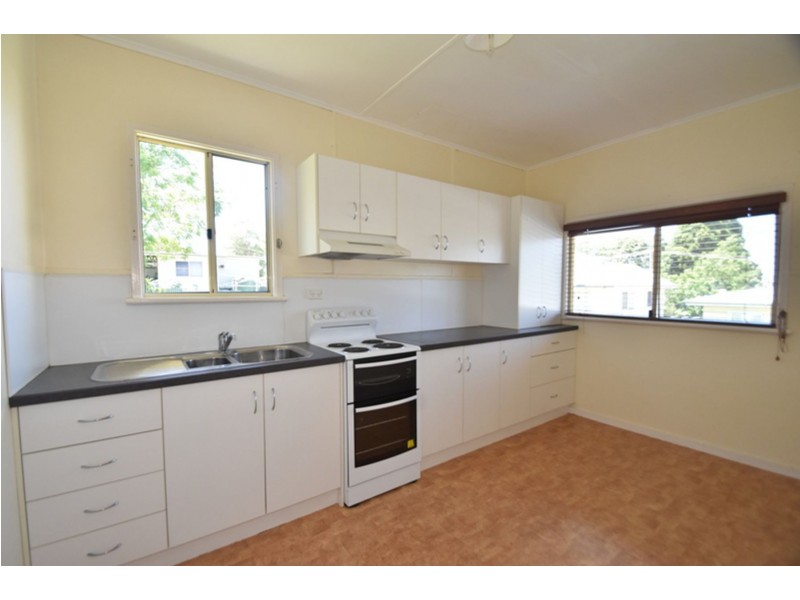 22 Esther Street, Mount Lofty QLD 4350