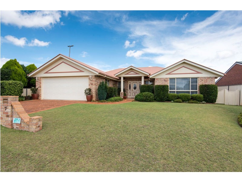 7 Buckle Court, Middle Ridge QLD 4350