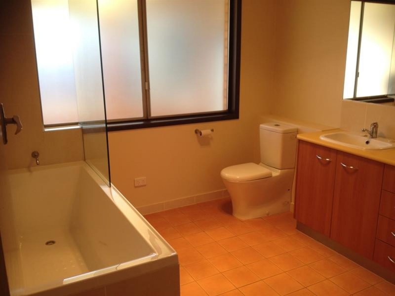 15 Sprott Street, Wilsonton QLD 4350