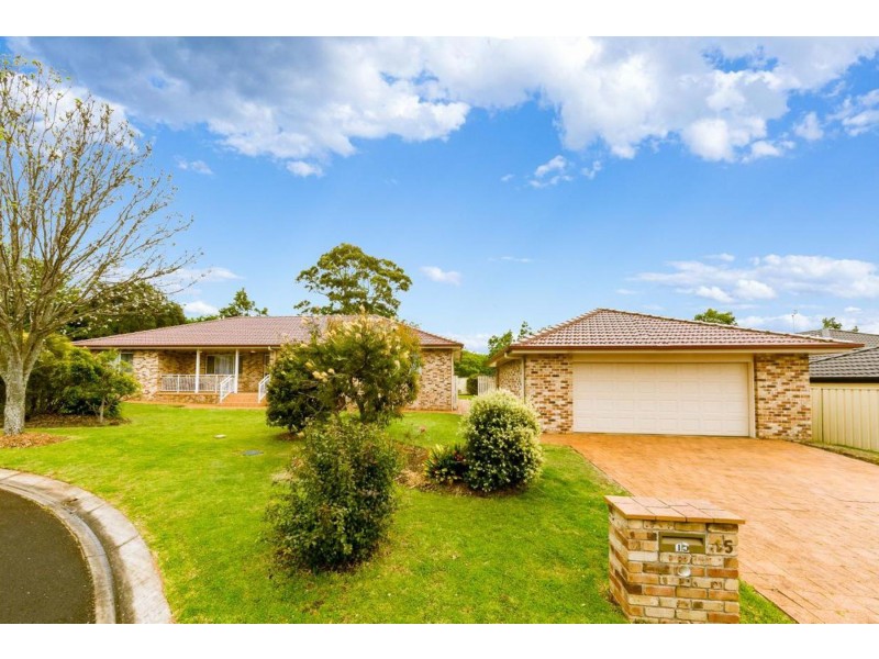 13-15 Chifley Court, Middle Ridge QLD 4350