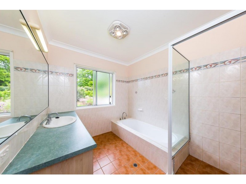 13-15 Chifley Court, Middle Ridge QLD 4350