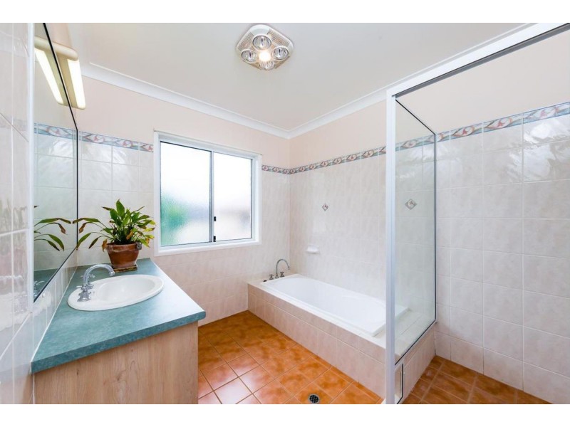 13-15 Chifley Court, Middle Ridge QLD 4350