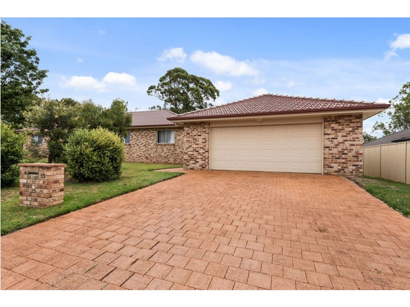 13-15 Chifley Court, Middle Ridge QLD 4350