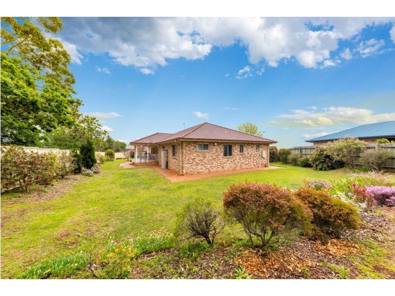 13-15 Chifley Court, Middle Ridge QLD 4350