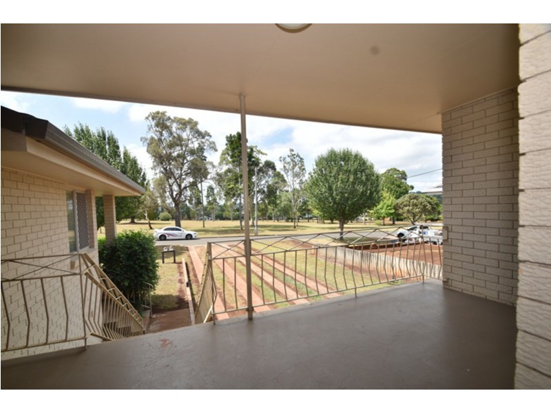 1/24 Wentworth Street, Centenary Heights QLD 4350