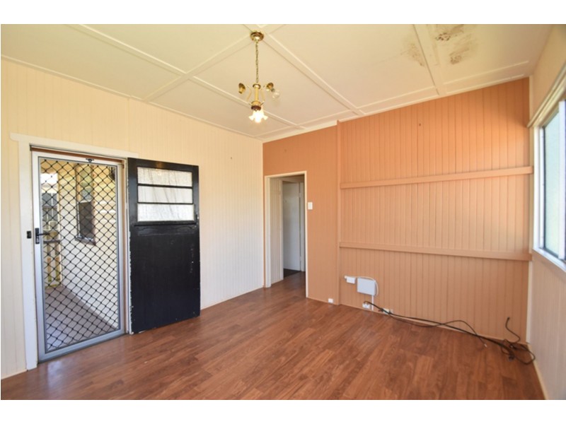 82 Long Street, Rangeville QLD 4350