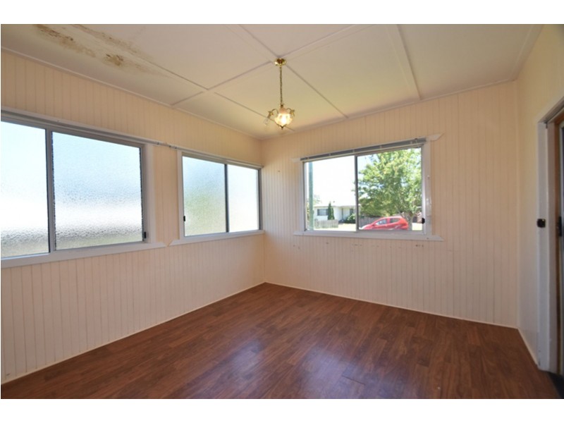 82 Long Street, Rangeville QLD 4350