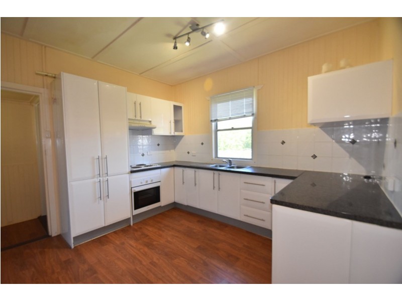 82 Long Street, Rangeville QLD 4350