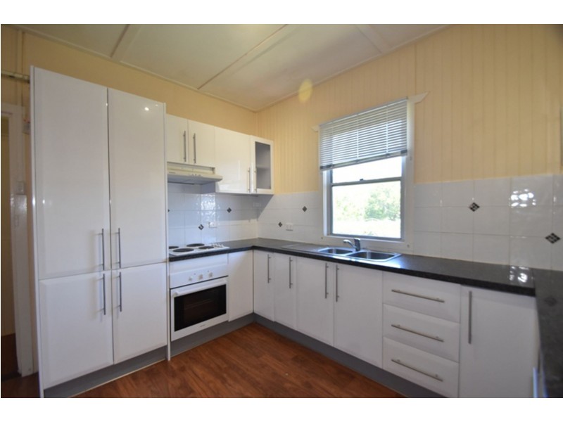 82 Long Street, Rangeville QLD 4350