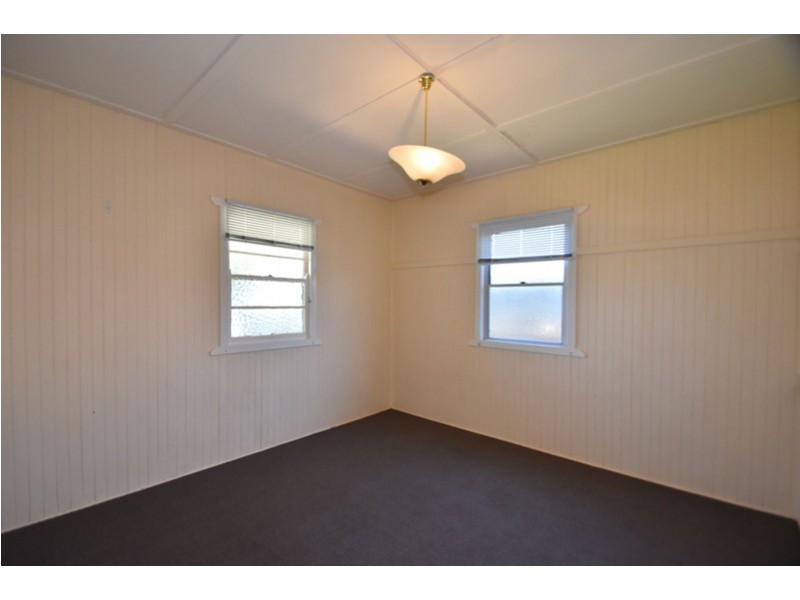 82 Long Street, Rangeville QLD 4350